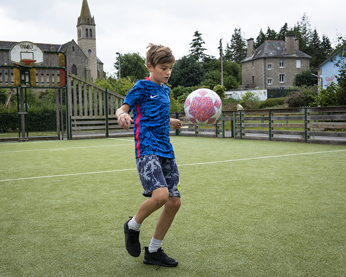 France, Bretagne, Côtes d’Armor, Languédias, Août 2023, Terrain de foot reconvertis en lieu partagé, Jeux pour enfants, aire de pique-nique, jardin-potager, serre-école, verger…,
