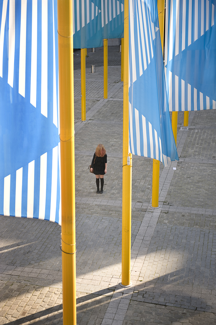 Belgique - Bruxelles - Novembre 2011 - Série “Faceless“ - Travail sur l'identité - Que serait un monde sans visage ? - Lien entre visage et identité - Ne pas voir - Ne pas être vu - Droit à l'image des personnes photographiées - Occultation - Cheveux